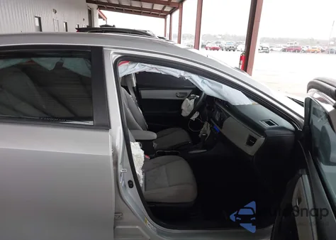 2016 Toyota Corolla Le z USA, uszkodzony, nr VIN 5YFBURHE3GP402838